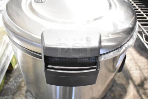 Galaxy 177RCSG60 electric rice cooker, 2024 model, 60 cup capacity, countertop, brand new with slight dents.