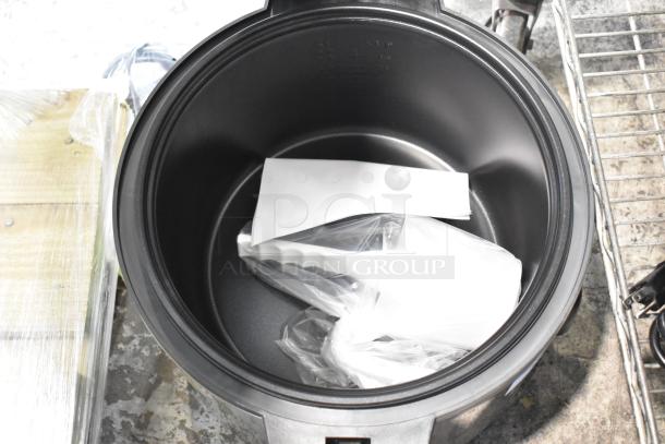 BRAND NEW SCRATCH AND DENT 2024 Galaxy 177RCSG60 countertop rice cooker, 60 cup capacity, 120 Volts, with accessories inside.