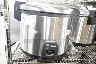 BRAND NEW SCRATCH AND DENT! 2024 Galaxy 177RCSG60 Countertop 60 Cup (30 Cup Raw) Electric Rice Cooker / Warmer. 120 Volts, 1 Phase.