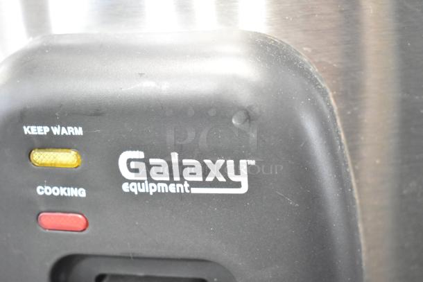 BRAND NEW SCRATCH AND DENT Galaxy 177RCSG60 countertop 60 cup electric rice cooker with keep warm and cooking indicators.