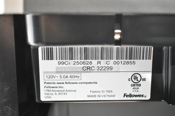 Fellowes CRC 32299 paper shredder label, 120V, 5A, 60Hz, UL listed, Made in Vietnam, shows model and patent info.
