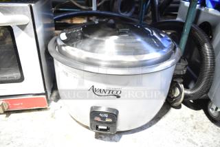 Brand new Avantco 177RCB124 rice cooker, 124 cup capacity, scratch and dent condition, with removable lid. 240V, 1 phase.