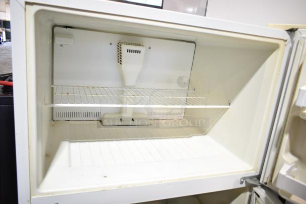 Whirlpool ET1MHKXMQ08 cooler with freezer, 115V, 1 Phase. Features wire shelf, moderate wear inside. Ideal for storage needs.