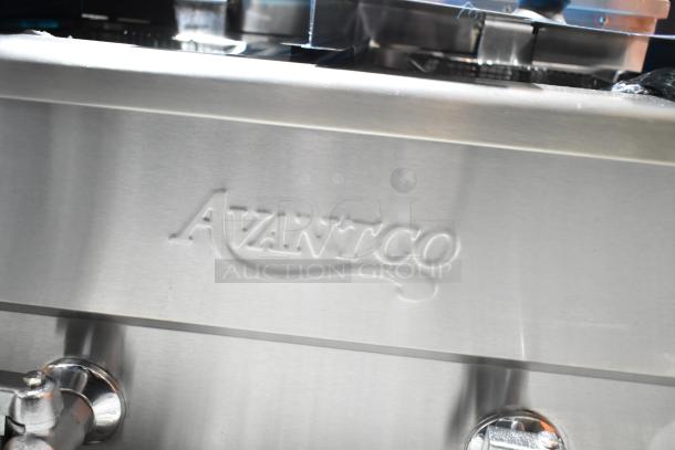 Avantco 177F202 dual tank countertop fryer, 30 lb. capacity, stainless steel, 2 baskets, 2 lids, 208-240V, new condition.