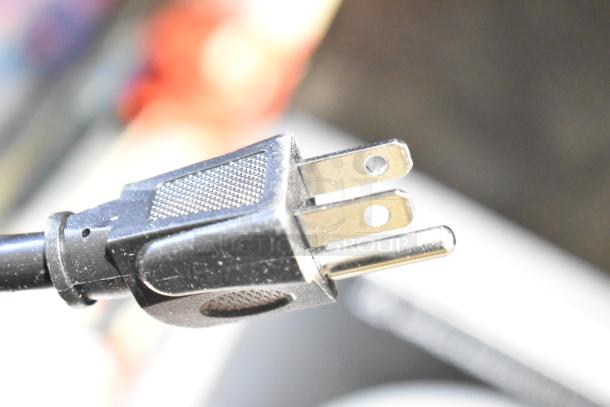 Plug of Avantco 177IC1800 Induction Range, 120V, 1 Phase, brand new with minor scratches and dents.