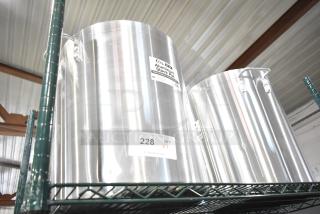 2 BRAND NEW SCRATCH AND DENT! Items Including 471SP60QT Choice 60 Qt. Standard Weight Aluminum Stock Pot. 2 Times Your Bid!