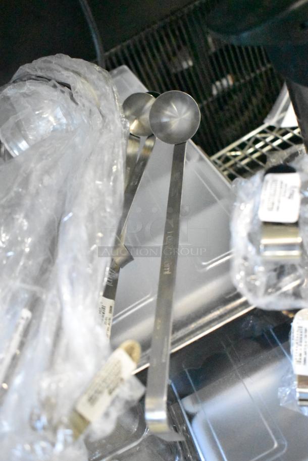 17 new scratch-and-dent items, featuring Cambro 12189CW135 Camwear® clear food storage box and ladles, in packaging.