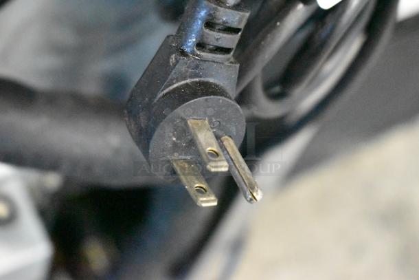 Plug for Delfield commercial undercounter cooler, 115 volts, 1 phase, showing standard three-prong configuration.