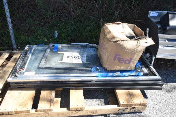 6-item lot including Metro RPC5-39-BCDR Clear Dutch Door Assembly, C5 1/3 Series. Features cushioning. Varied condition.