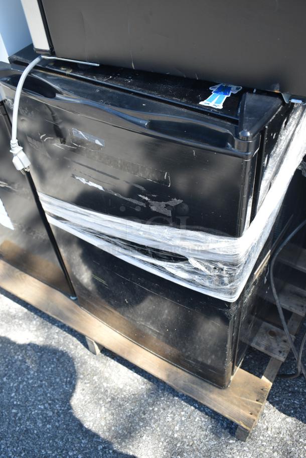 Six mini coolers, including Galanz GLR31TS1E02 and Haier models, 115 volts, 1 phase, wrapped on a pallet.