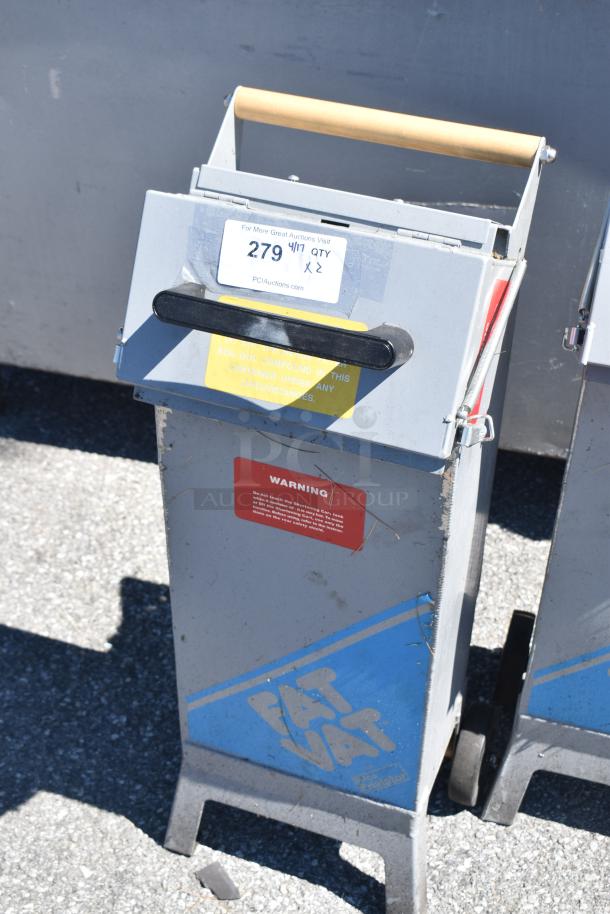 Brand new Pitco D9109105 Fat Vat 40 lb. waste oil transport container, minor scratches and dents, clear labels.