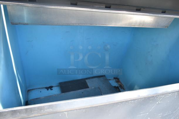 Manitowoc QY1305W Ice Head on bin, 208-230V, 1 Phase. Clean interior, minor scratches. Commercial use.