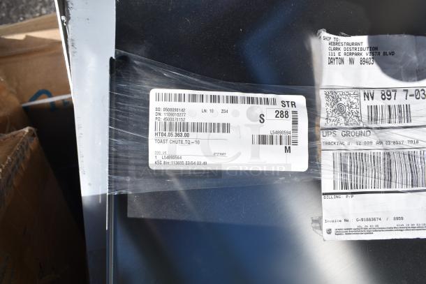 Label on packaging for Toast Chute, model HT04.05.363.00, indicating shipment details and scratch-and-dent condition.