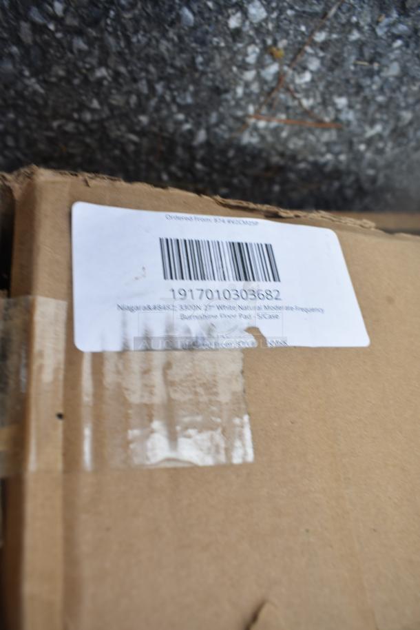 Cardboard box with a label showing barcode and text: "Niagara 3300N 20" White Natural Floor Pad, 5/Case."