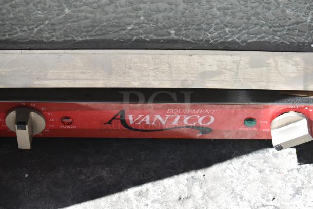 Avantco 177CO16 commercial countertop convection oven, 1.5 cu. ft., scratch and dent, 120V, visible glass damage.