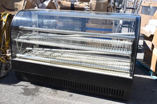 True TCGD-77 commercial dry display case merchandiser, glass front, wire shelving, 115V, 1 phase, in used condition.