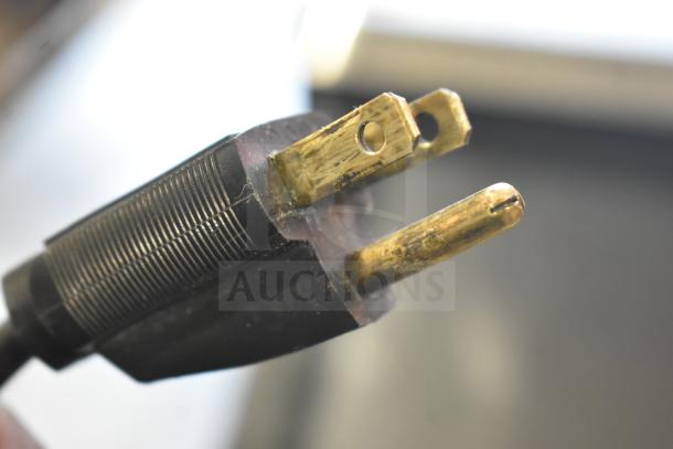 Close-up of plug of 2017 Hobart HTi-7LH26 scale. Device is non-functional, showing signs of wear.