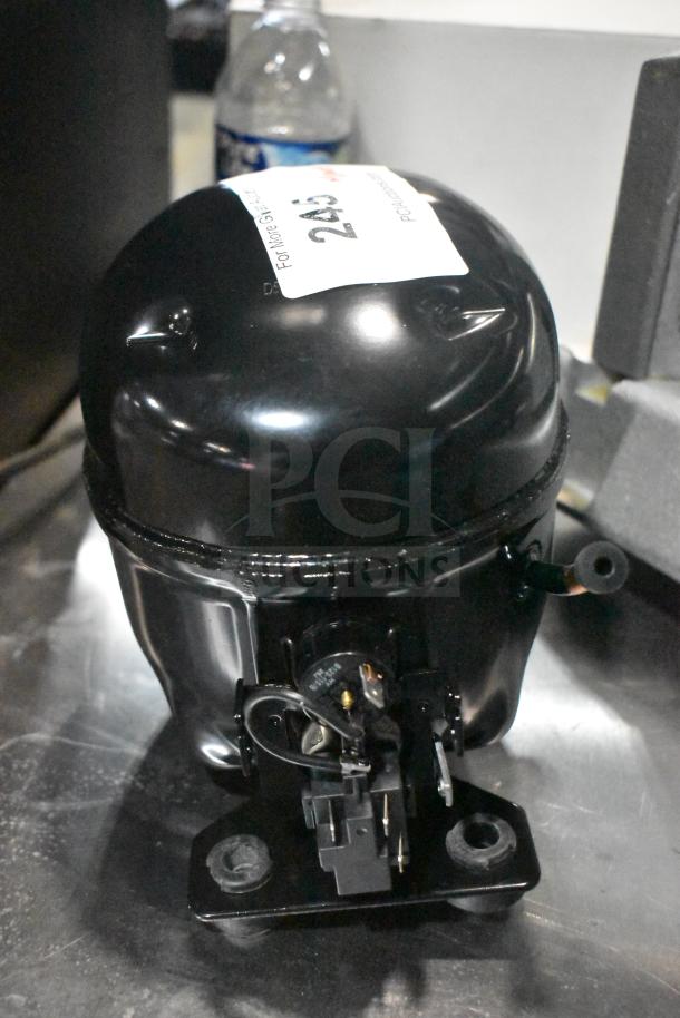 BRAND NEW Cubigel NUT70NR Motor, 115-127 Volts, 1 Phase, black with minor scratches and label.