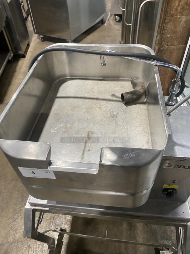 Groen TD/FPC commercial stainless steel tilting skillet/braising pan, natural gas, 208V, on casters, model SN: 2306CDF.