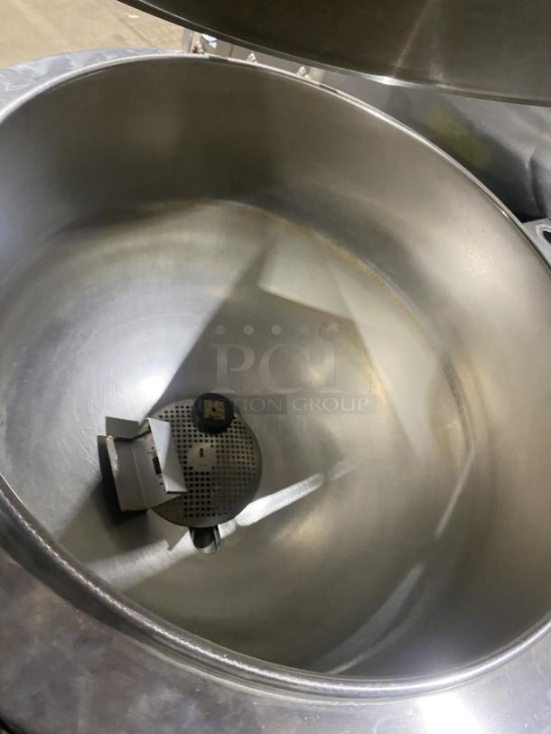 Groen AH/1-40 stainless steel steam jacketed kettle, natural gas powered, on legs, model SN: 43474, 115V 1 phase.