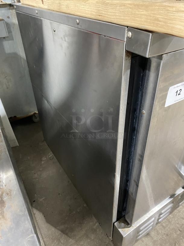 American Range Majestic Series stainless steel single stack convection oven in good condition, includes wired oven racks.