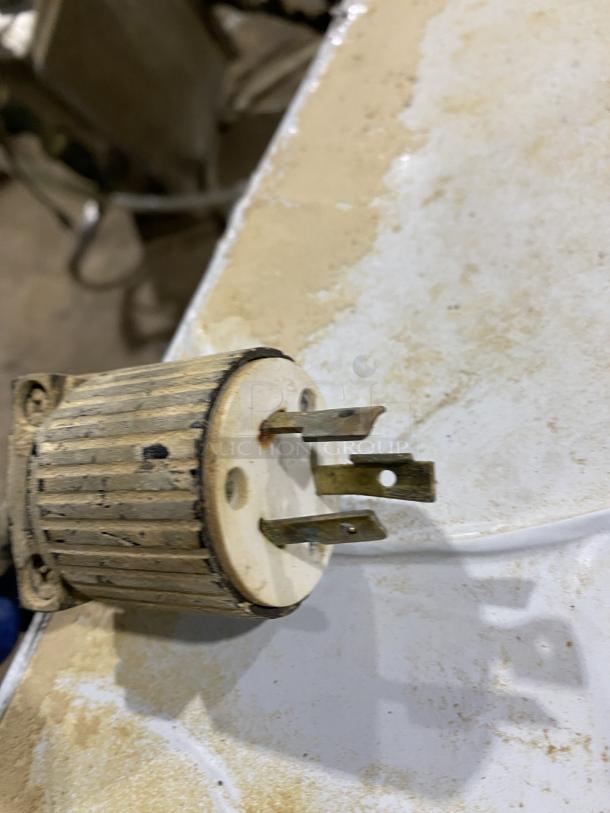 Multiplex SC340-04 stainless steel remote water chiller plug, 230V 1 Phase, SN: 1101093101, commercial use, worn condition.