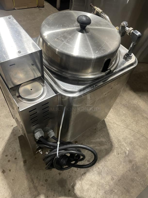 Cecilware FE-75 commercial stainless steel countertop automatic coffee maker, visible knobs, good condition, includes power cord.