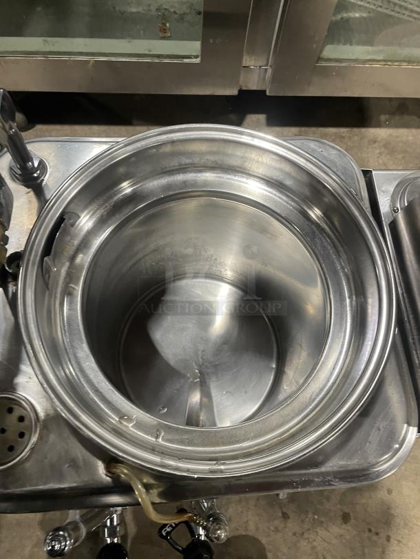 Cecilware FE-75 commercial stainless steel countertop automatic coffee maker showing interior. Excellent condition.