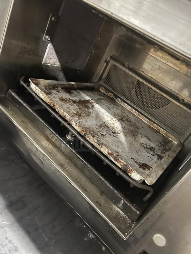 MerryChef Eikon E4 rapid cook oven, stainless steel, touchscreen, electric, visible interior wear, Model: Eikon E4, SN: 1501213091108.