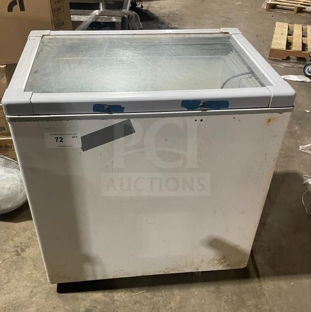 Nordon SDS-250 ice cream dipping cabinet, used condition, visible wear. Model label with voltage, 115V, 60Hz.