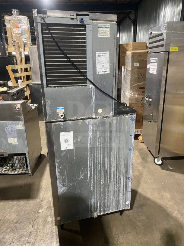 Hoshizaki KM-660MAJ ice maker, stainless steel, air-cooled, crescent cube style, on legs, 115V 1 Phase, Model SN: N09932G.