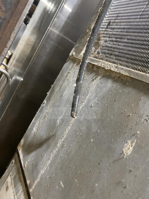 Hoshizaki KM-901MAH ice machine head/bin combo in stainless steel. Model: KM901MAH, 208-230V, air-cooled. Signs of wear.