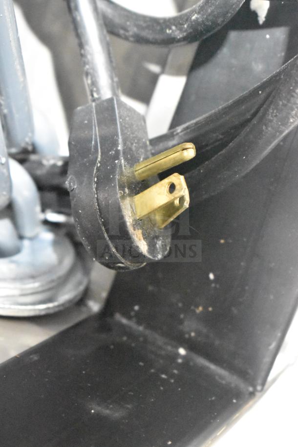 Plug of the Avantco 447AP49R Commercial Cooler, 115 Volts, 1 Phase, with commercial casters, brand new condition.