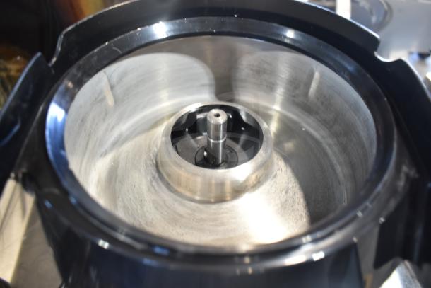 AvaMix 928JE700 juice extractor interior, brand new, 2025 model, stainless steel, 120V, with pulp ejection system.