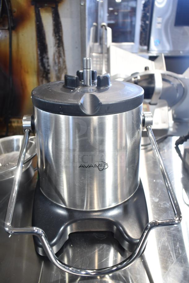 AvaMix 928JE700 juice extractor, brand new, stainless steel with pulp ejection. Scratch and dent condition. 120V, 1 phase.