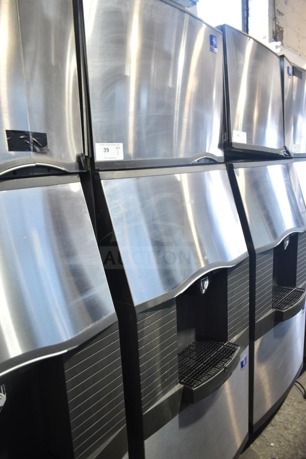 Manitowoc Commercial Ice Machine on hotel dispenser, stainless steel, 115V, 1 Phase. Labels indicate item quantity.