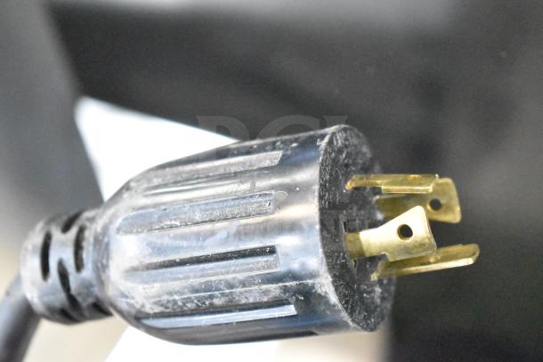 Close-up of power plug for 2019 Bunn ICB SH Commercial Iced Tea Machine, 120/208V, 1 Phase.