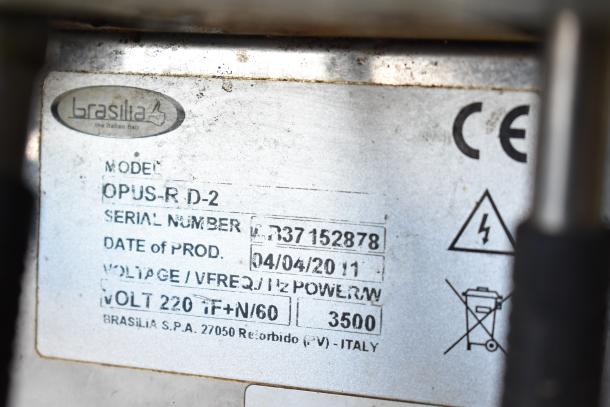 Brasilia OPUS-R-D-2 espresso machine label showing model, serial number 437152878, production date 04/04/2011, 220V, 3500W.