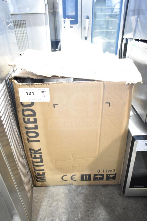 Mettler Toledo FreshWay Food Portioning Scale in original box. Box shows signs of wear. Model: FreshWay, 100-240V, 1 Phase.