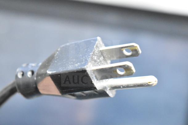 Close-up of plug from 2016 Hobart HTi-7LH commercial scale, 120/208-240V, 1 phase. Tested and working.