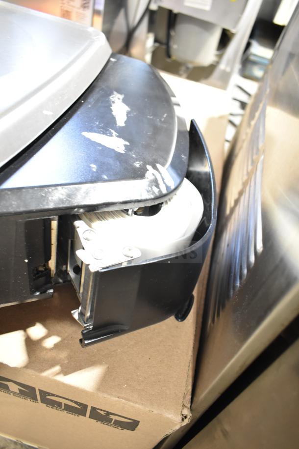 2017 Hobart HTi-7LH26 food portioning scale, tested and working, shows signs of wear. 120/208-240V, 1 phase.