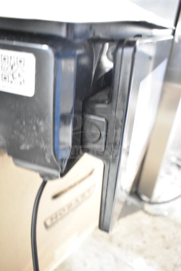 2017 Hobart HTi-7LH26 scale, commercial countertop model, tested and working, 120/208-240V, 1 Phase, side view.