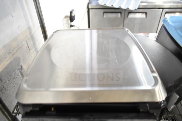 2018 Hobart HTi-LH26 commercial countertop food portioning scale in stainless steel. Tested and working. 120/208-240 volts, 1 phase.