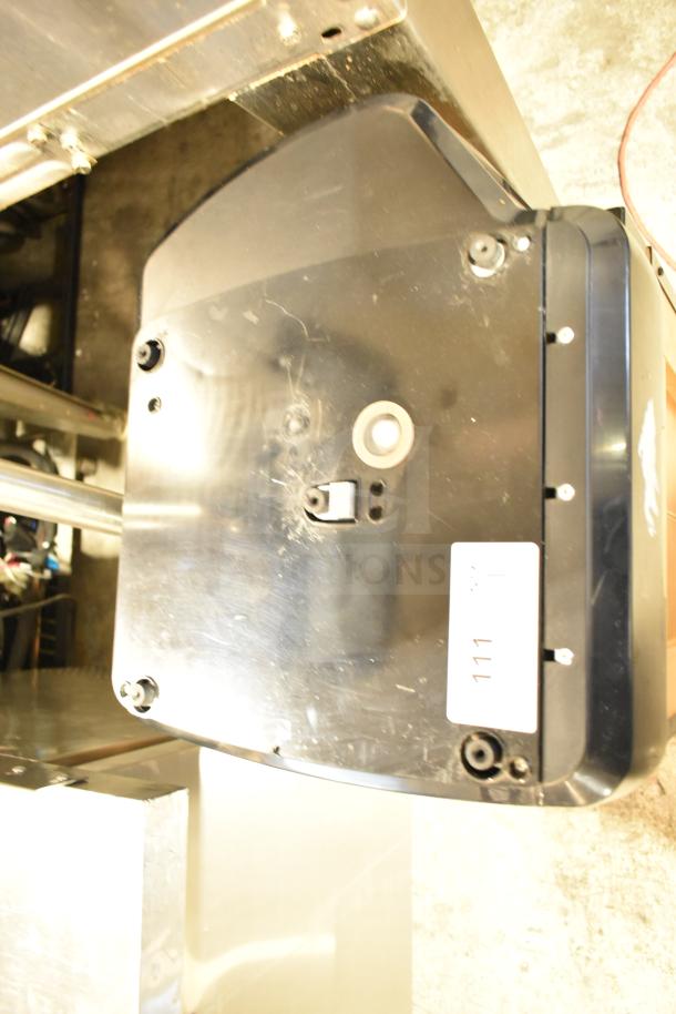 2023 Hobart HTi-SSLSC food portioning scale, mounted on stand. Tested and working. 120/208-240V, 1 phase.