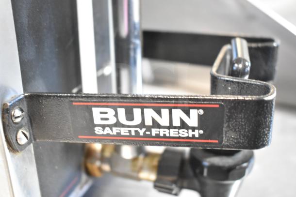 Bunn 1.5GPR Coffee Server Satellite with "Safety-Fresh" label, black metal frame, in good condition.