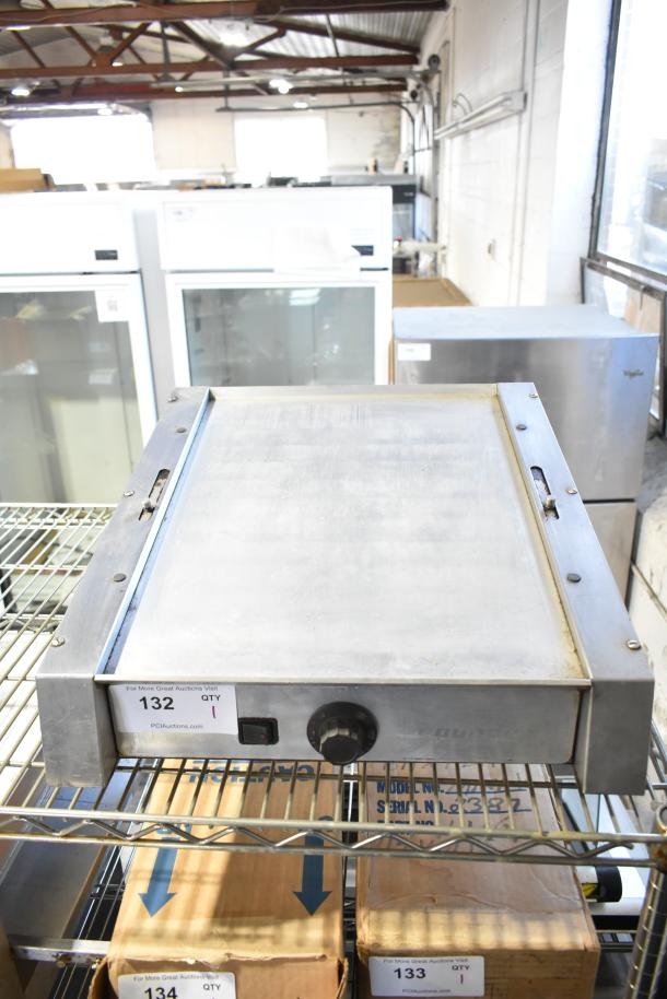 Roundup HDC-20 Countertop Hot Dog Corral, 120V, 1 Phase. Good condition, control knob visible, on a wire rack.