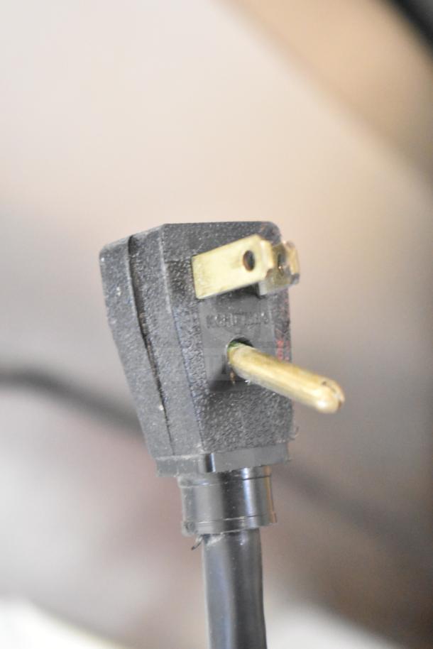 Power cord plug for True T-19F commercial freezer, 115 volts, indicating standard electrical compatibility.