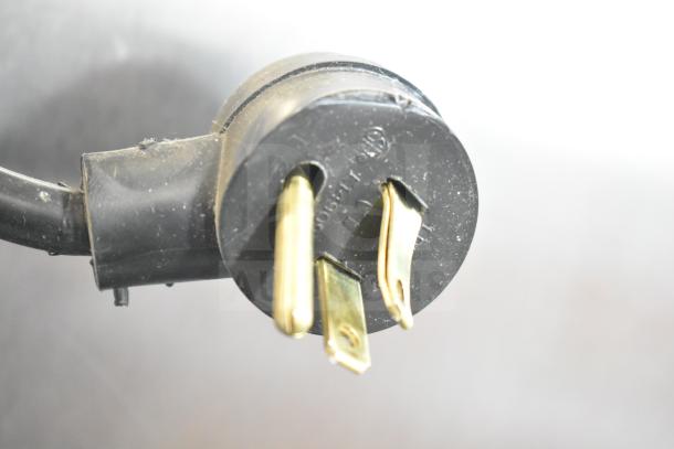 Close-up of the Habco SE12 Cooler power plug, showing a three-prong design suitable for 115 Volts, 1 Phase.