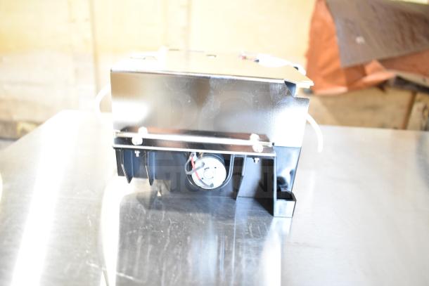 Brand new Avantco motor drive, model 177CHSME32IM, with minor scratches. Essential for espresso group Crescendo.