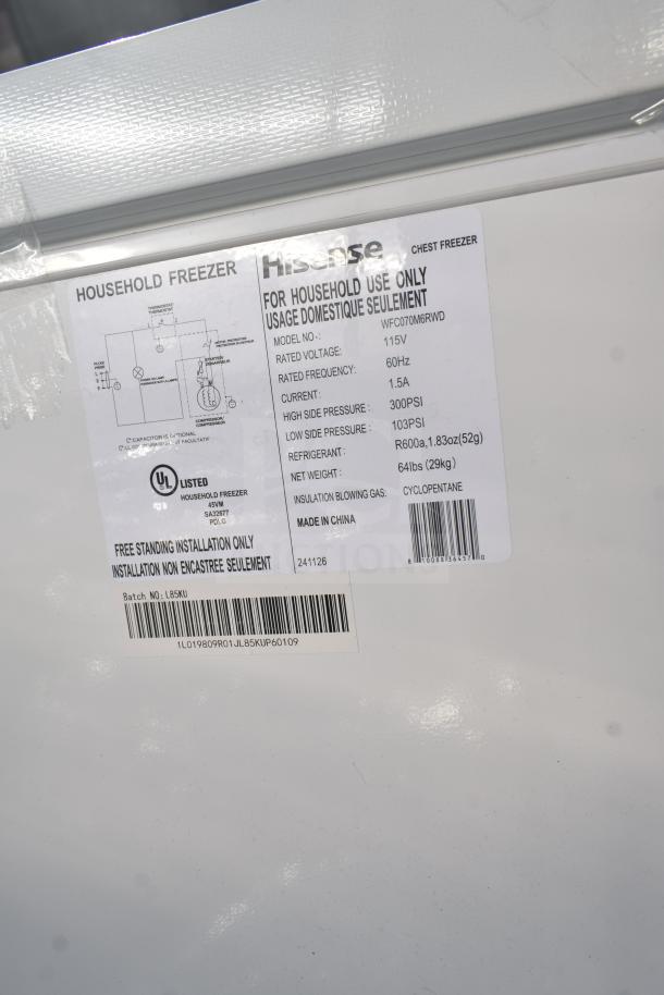 Hisense WFC070M6RWD Chest Freezer label, 115V, 1 Phase, 60Hz. Features R600a refrigerant, rated 1.5A, UL listed.
